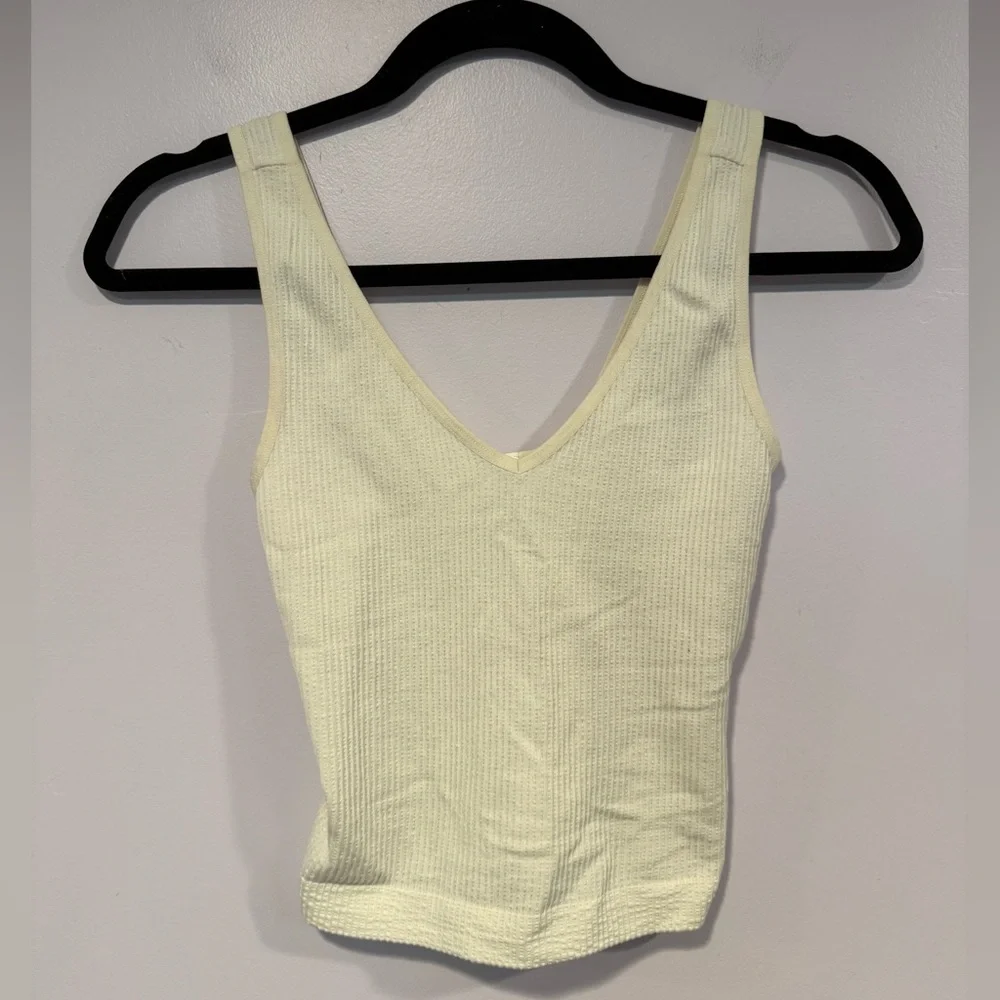 White ribbed old‎ navy stretch tank top